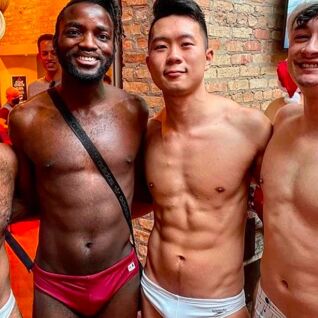 Chicago gay bar hosts its tenth Santa Speedo Run