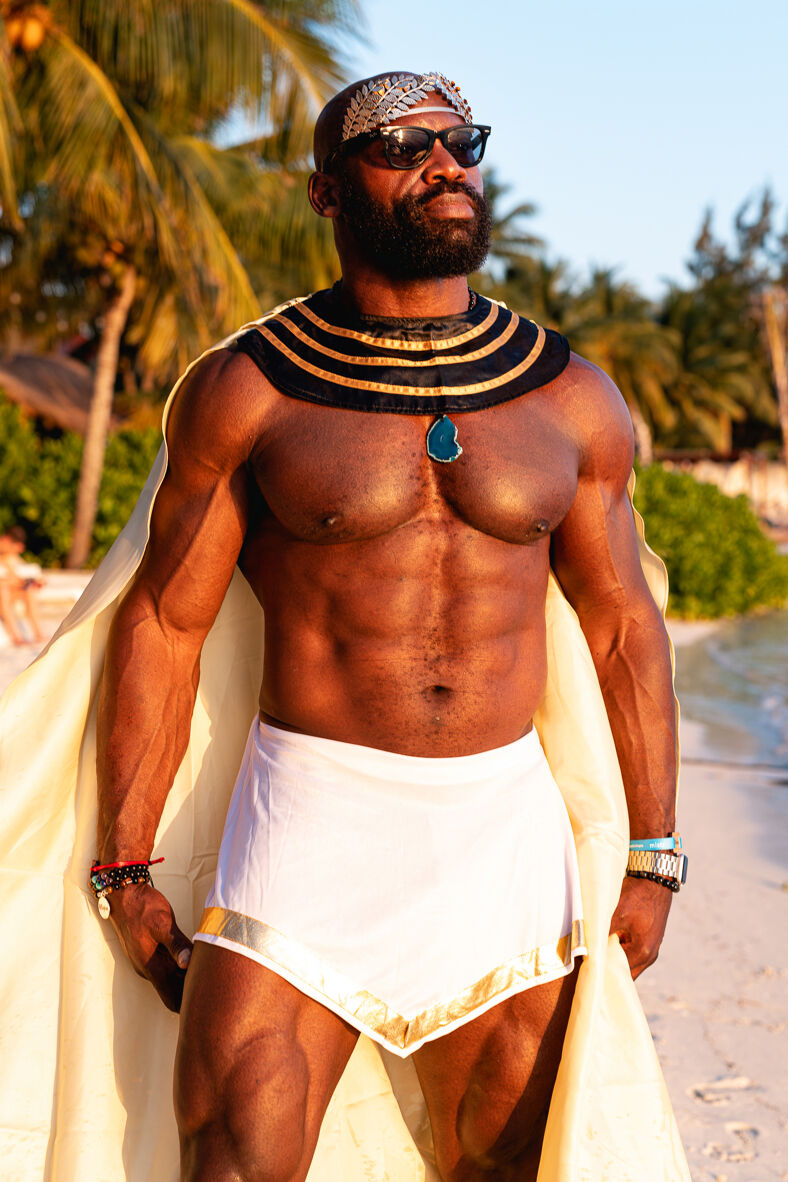 While most of the decor was Greco-Roman themed, this muscle DILF decided to serve an Egyptian inspired ensemble.