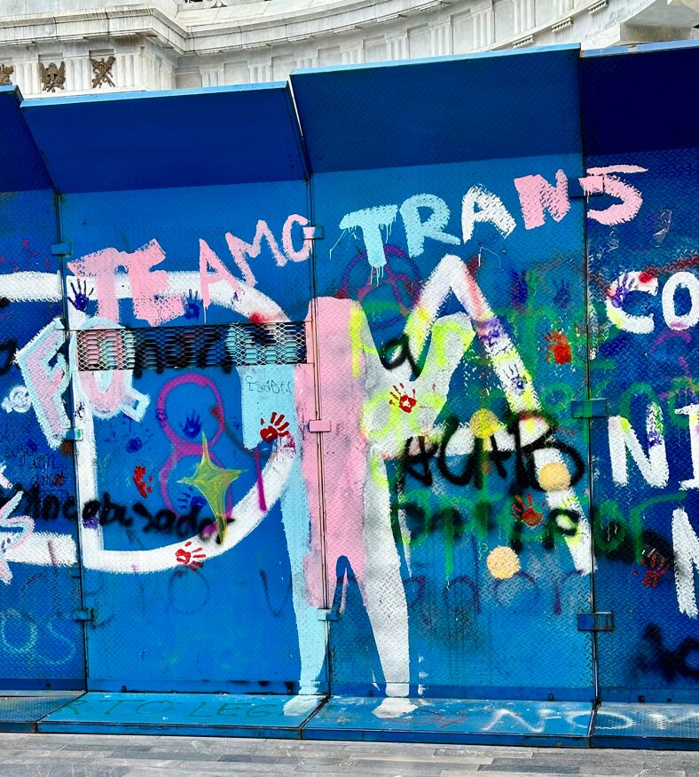 Te amos trans = I love trans people