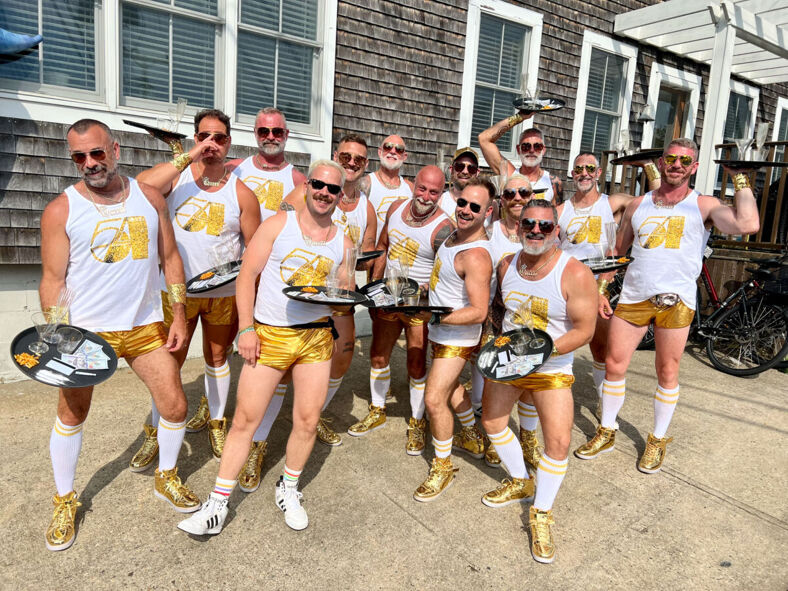 photos-bears-otters-and-cubs-strip-down-to-their-pelts-at