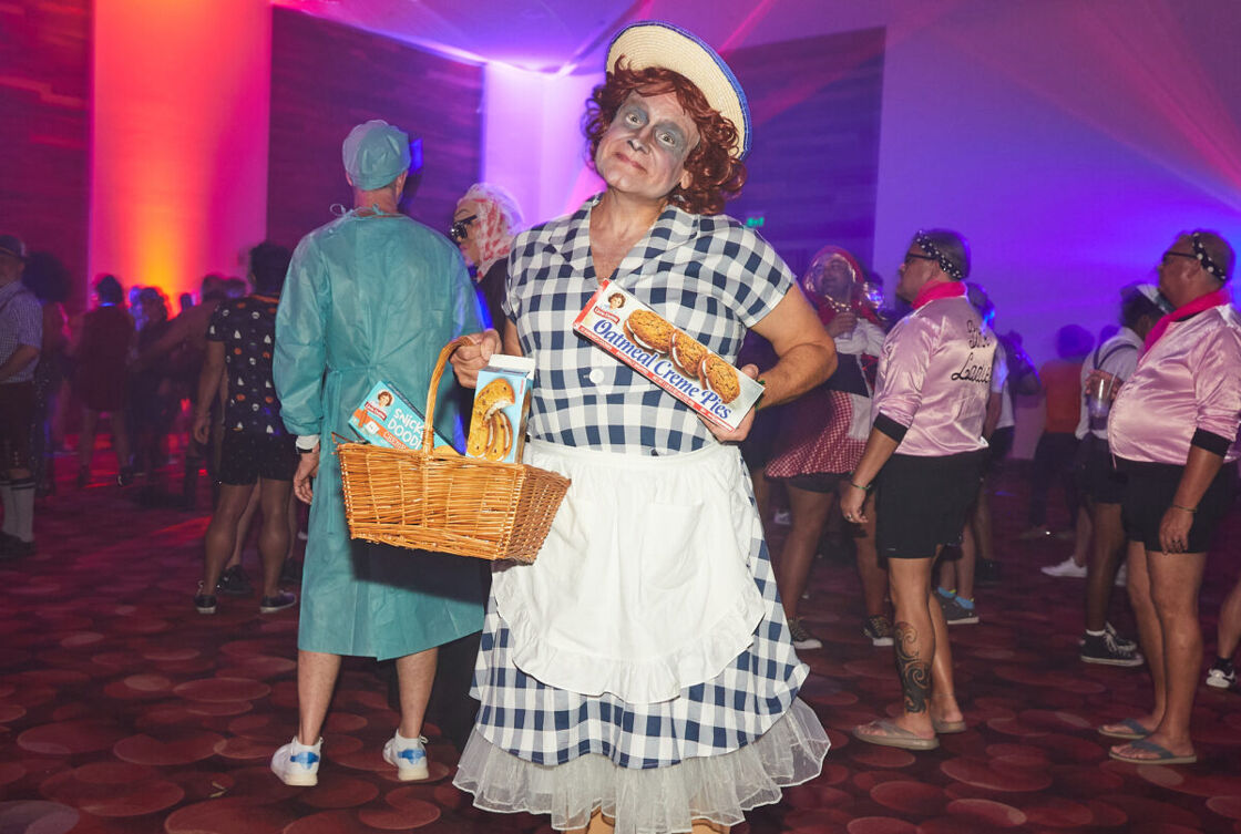 VACAYA Halloween costume party