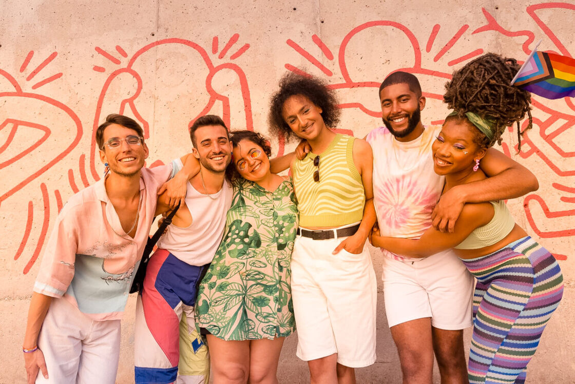 Contiki travelers posing in front of a Keith Haring