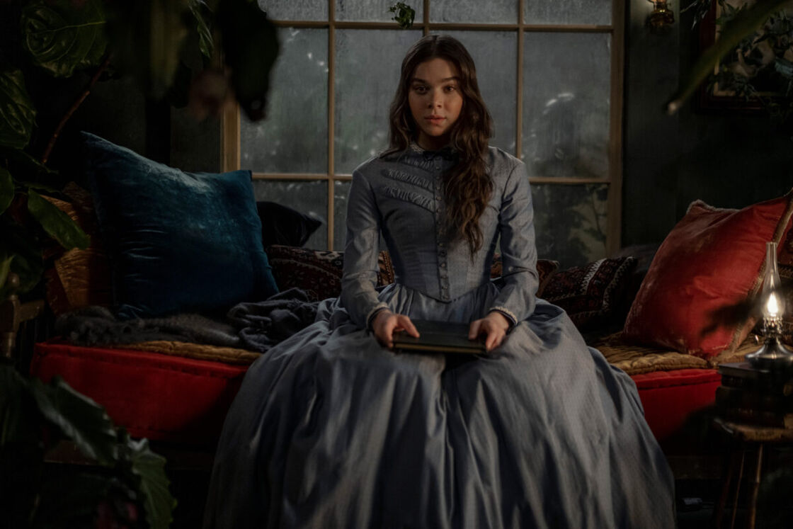 Hailee Steinfeld in "Dickinson"