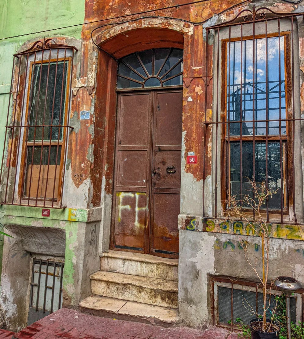 A door to a slightly dilapitated building in Istanbul