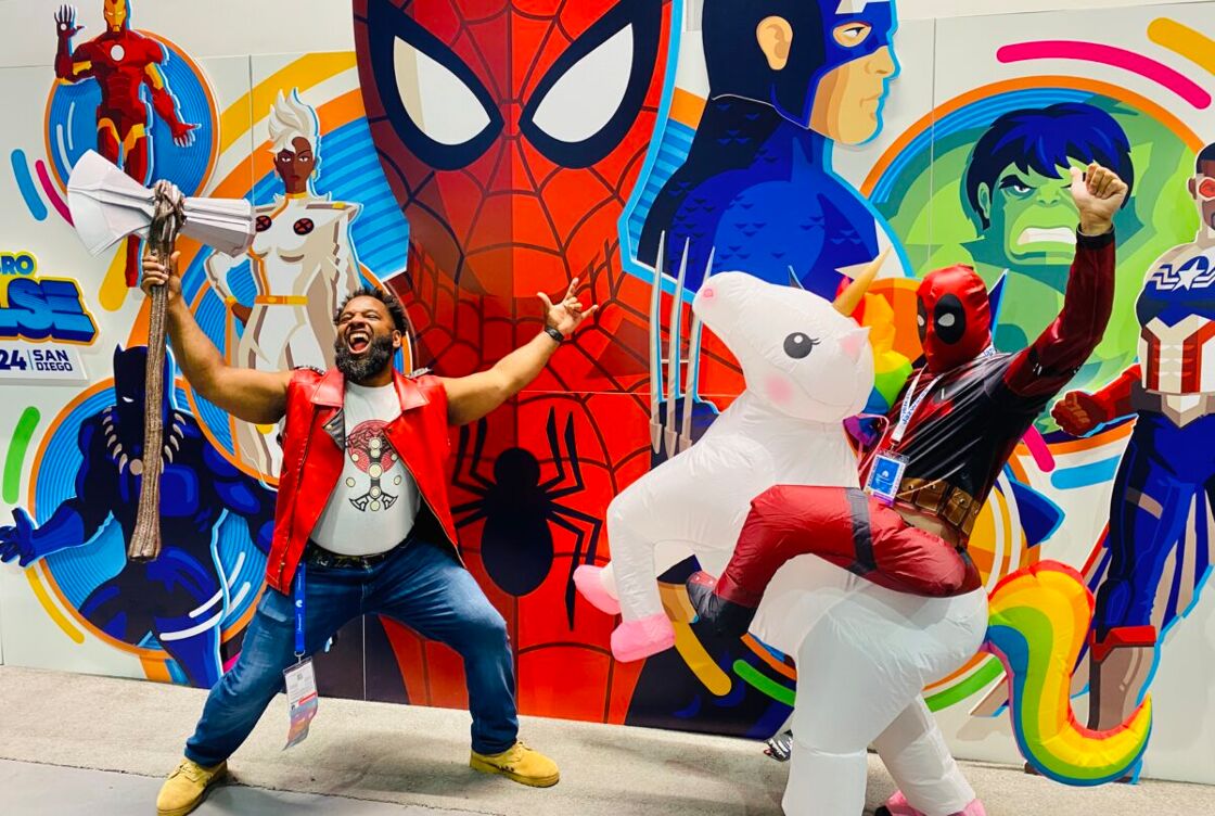 It's 'Pansexual Love and Thunder' with this cosplay face-off between Thor and Deadpool at SDCC 2024.