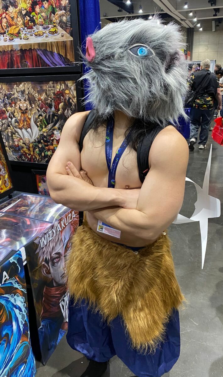 Inosuke Hashibira cosplay from 'Demon Slayer' was making the boys squeal at SDCC 2024. 