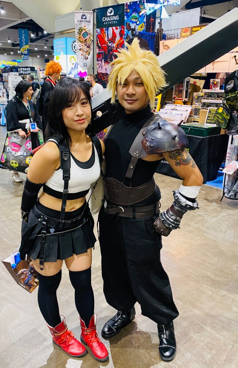 This  couple cosplaying Final Fantasy 7's Tifa and Cloud are one Aeris away from a 'Fantage à Trois.'