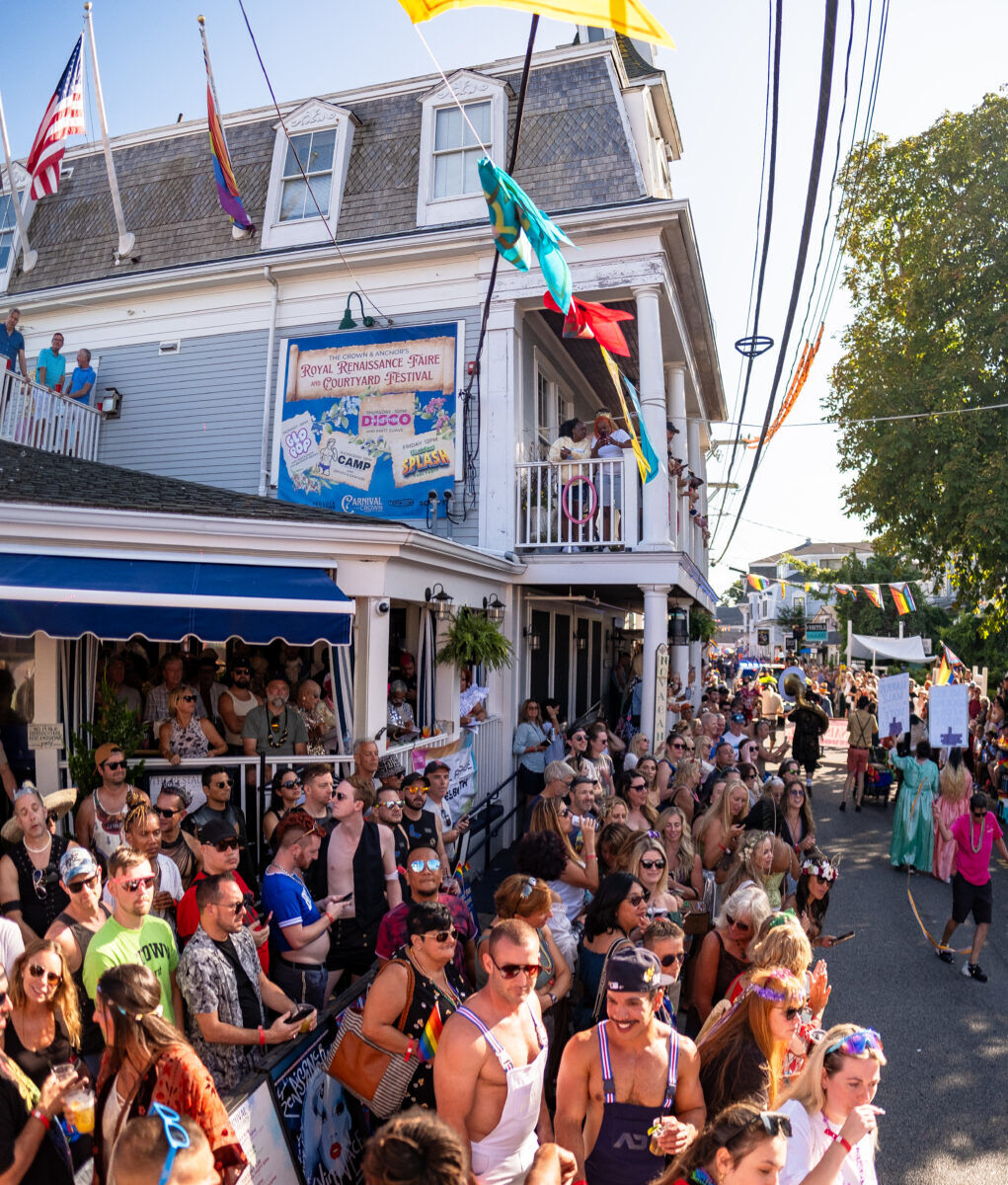 A full street of spectators 