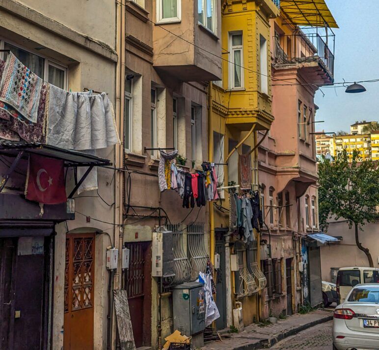 Street view of the Fatih neighborhood with laundry strung across the balcony of apartments