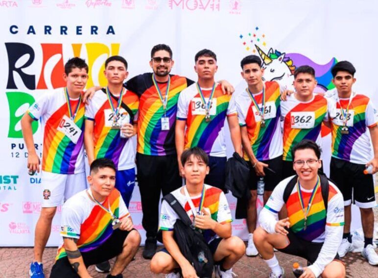 Participants from the 2023 Carrera Rainbow marathon in Puerto Vallarta.