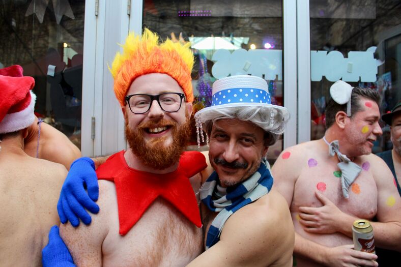 [PHOTOS] Chicago's Santa Speedo Run brought the heat to the streets ...