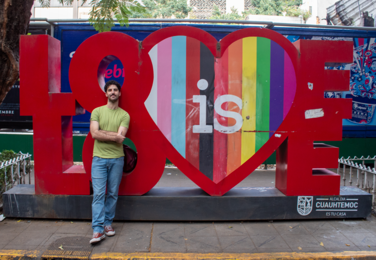 Street art and graffiti abounds in Zona Rosa