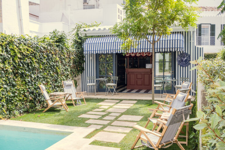 The enclosed garden at Christine Bedfor Hotel