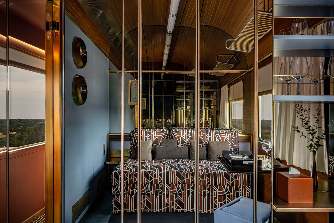 La Dolce Vita train interior