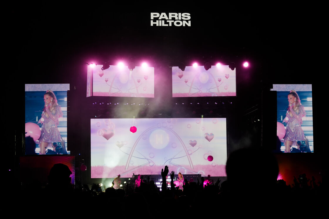 Paris Hilton main stage