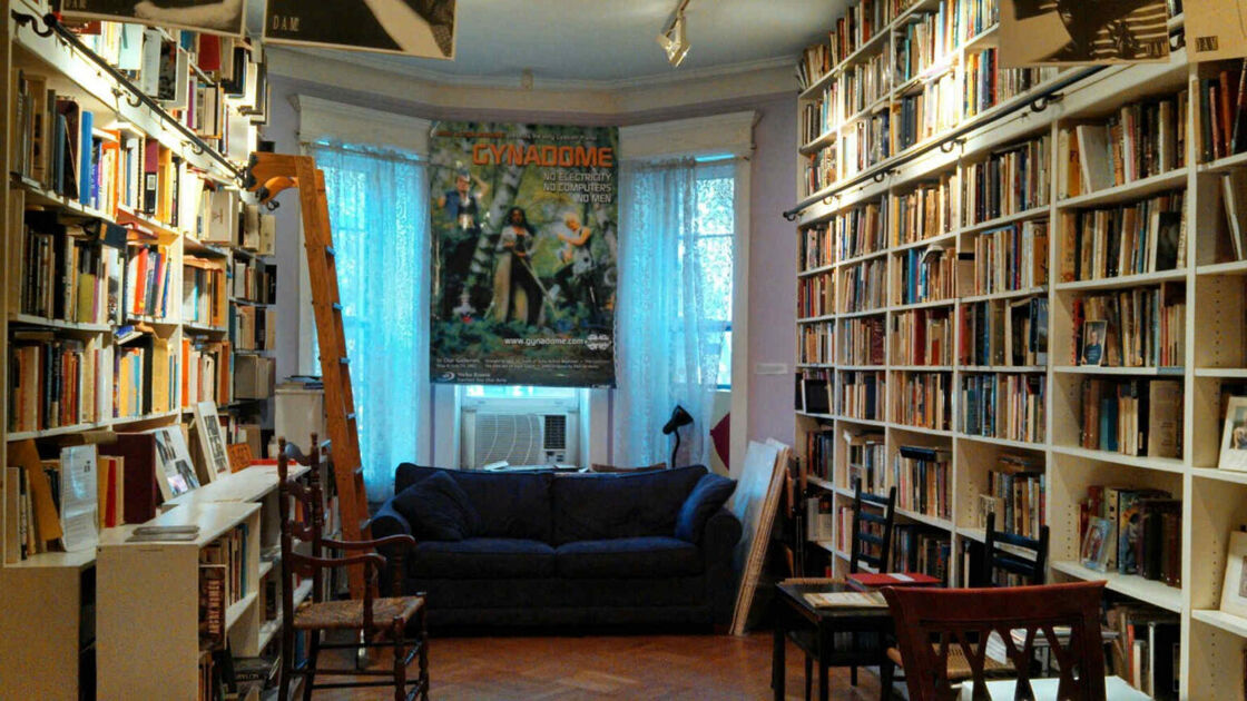 Living room and library of the current Lesbian Herstory Archives.