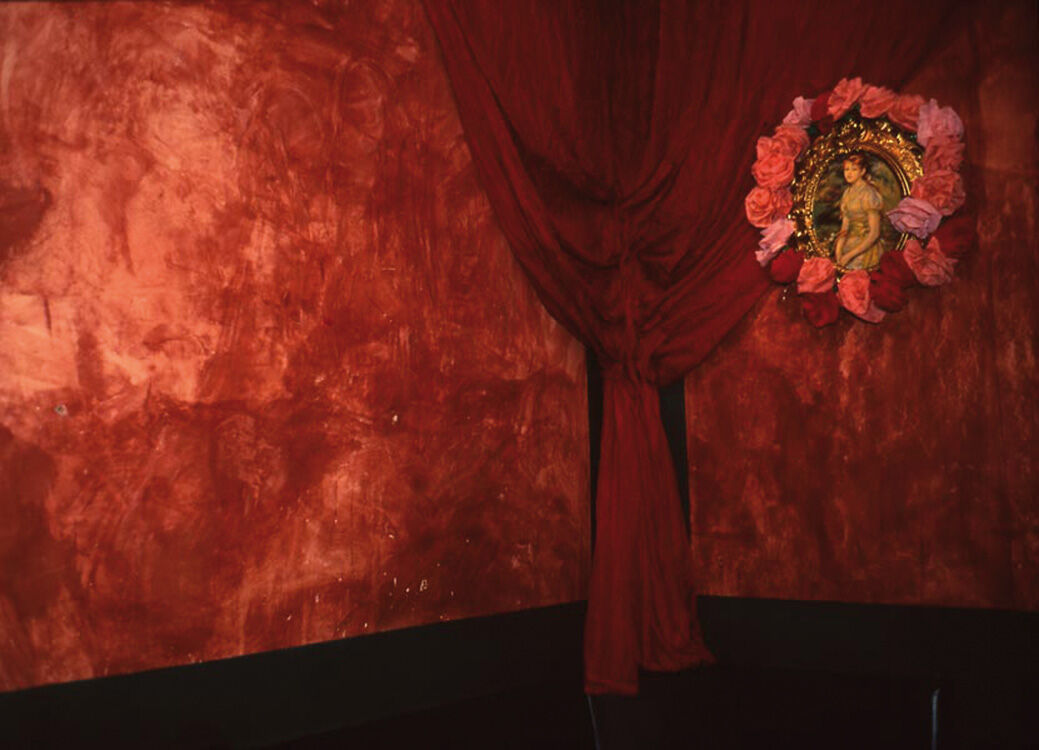 A red-painted corner with a framed photo on the wall at Berlin's Hafen.