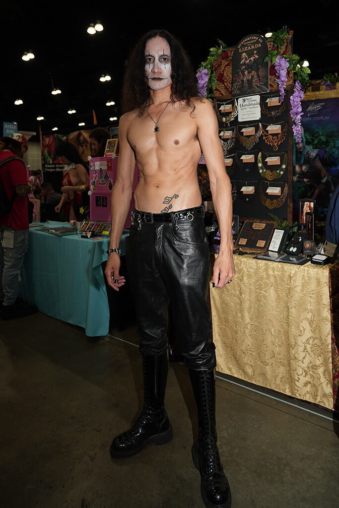 The Crow cosplay at LA Comic Con 2025