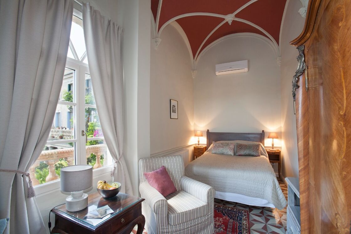 Chapel suite at Cinq Et Sept