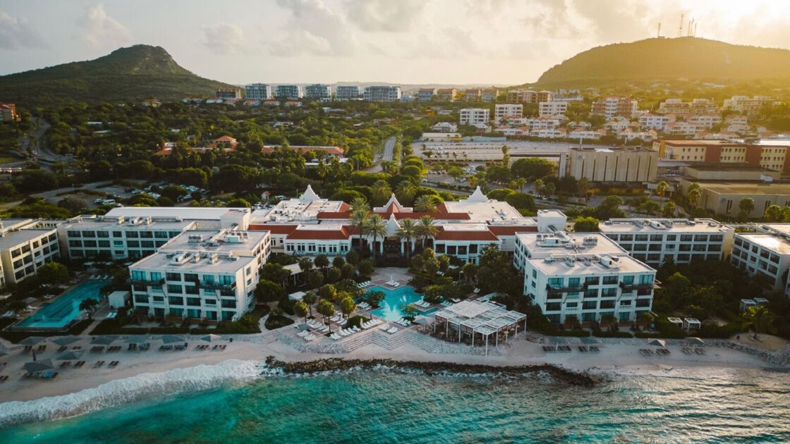 A bird's eye view of the Curaçao Marriott Beach Resort and its beachfront access.
