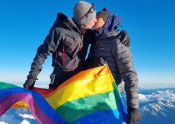 Gay mountaineers take rainbow flag to world&#039;s highest peaks