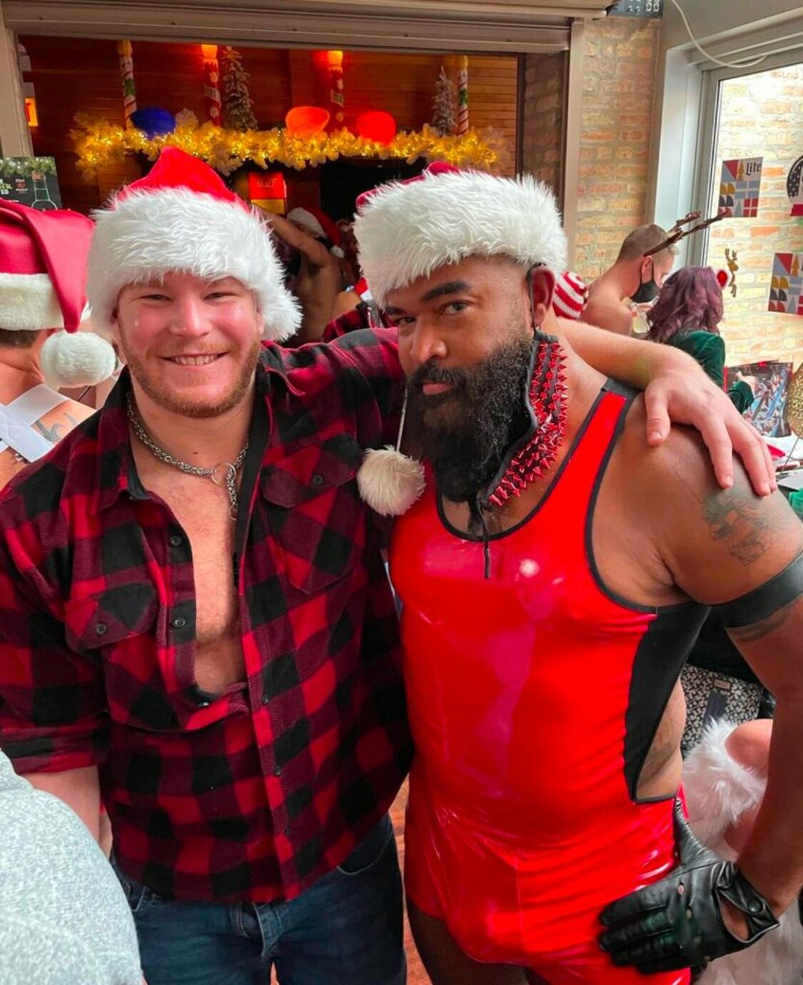 Chicago gay bar hosts its tenth Santa Speedo Run GayCities Wanderlust