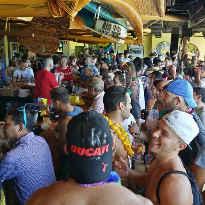 A crowd at Hula's in Honolulu.