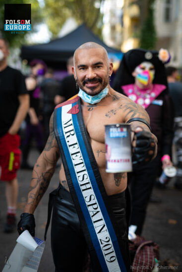 Mr. Fetish Spain holding a beer stein, posing for the camera.